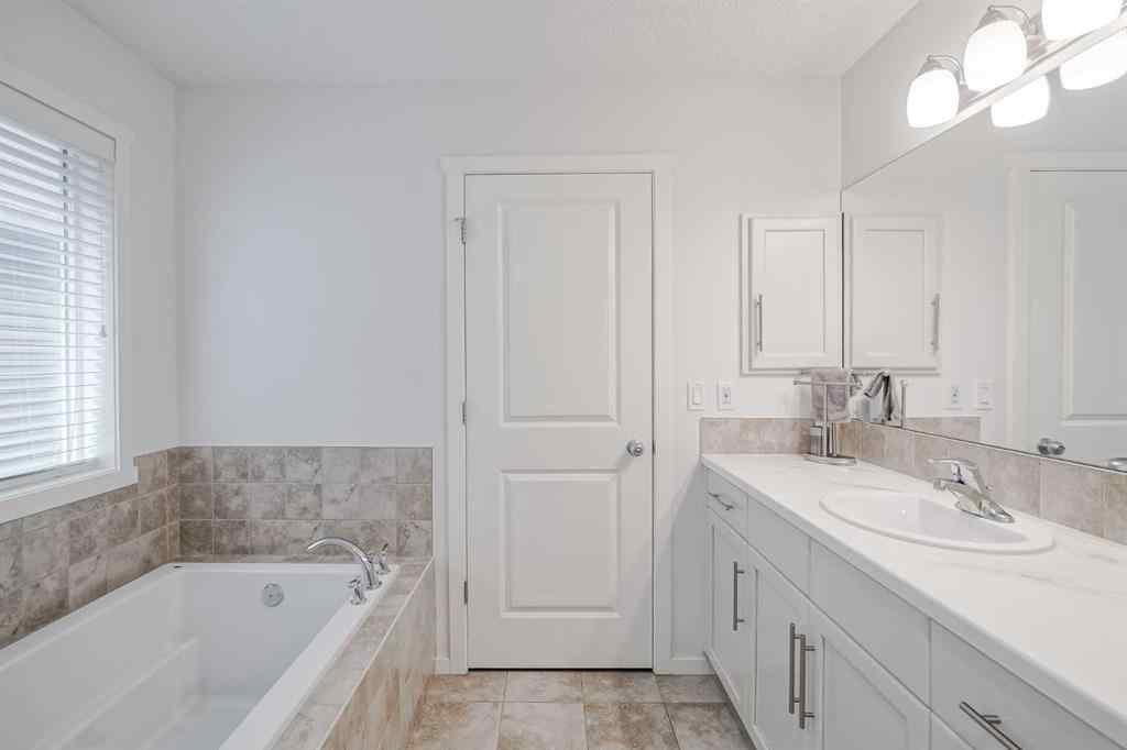 MLS® A2249190 - 225 Kingsmere Cove SE in Kings Heights Airdrie, Residential