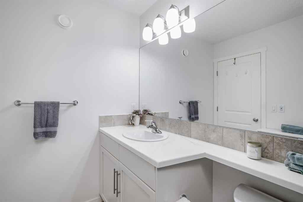 MLS® A2249190 - 225 Kingsmere Cove SE in Kings Heights Airdrie, Residential