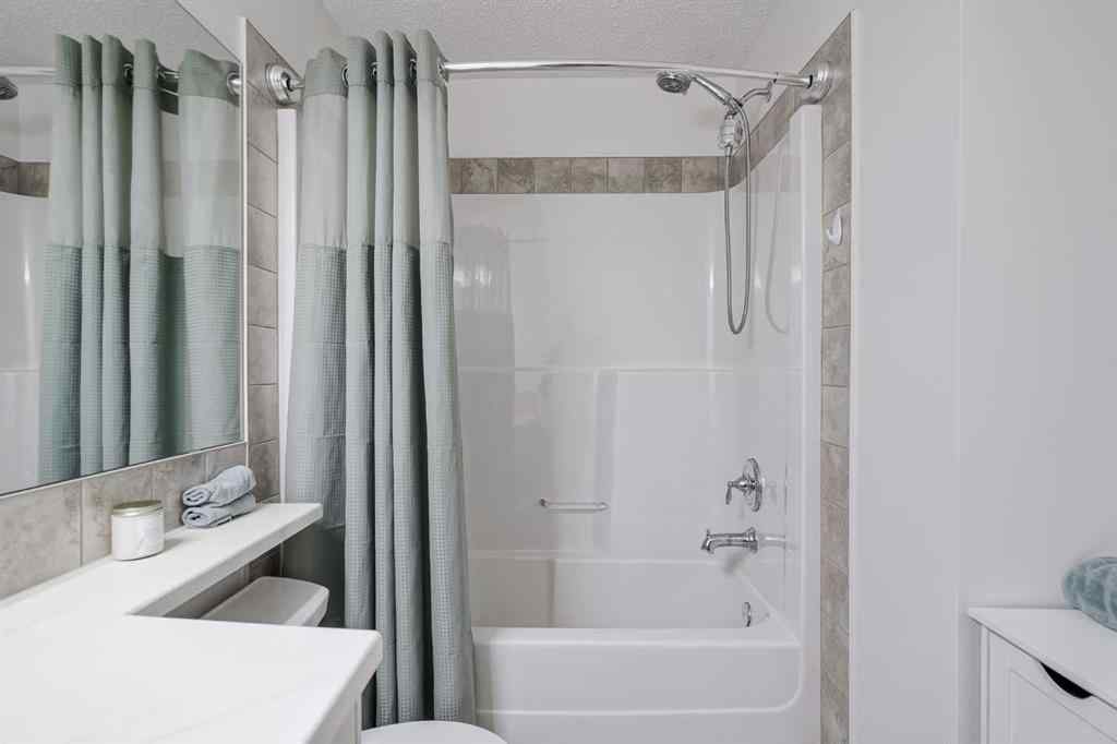 MLS® A2249190 - 225 Kingsmere Cove SE in Kings Heights Airdrie, Residential