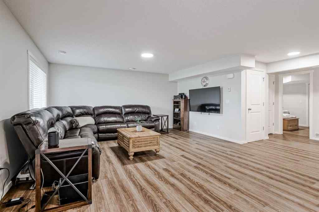 MLS® A2249190 - 225 Kingsmere Cove SE in Kings Heights Airdrie, Residential
