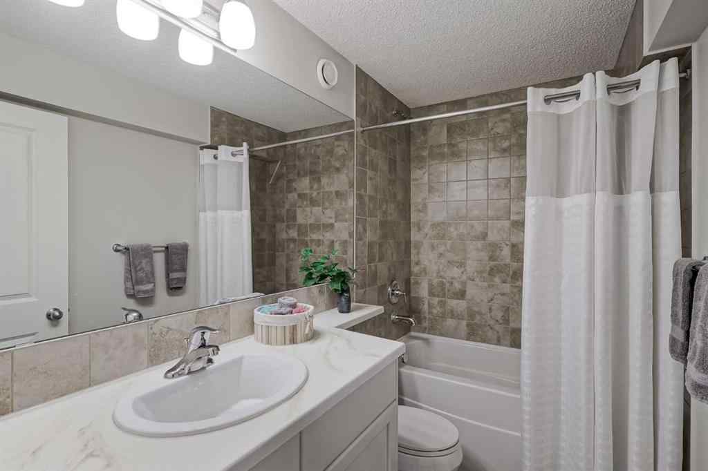 MLS® A2249190 - 225 Kingsmere Cove SE in Kings Heights Airdrie, Residential
