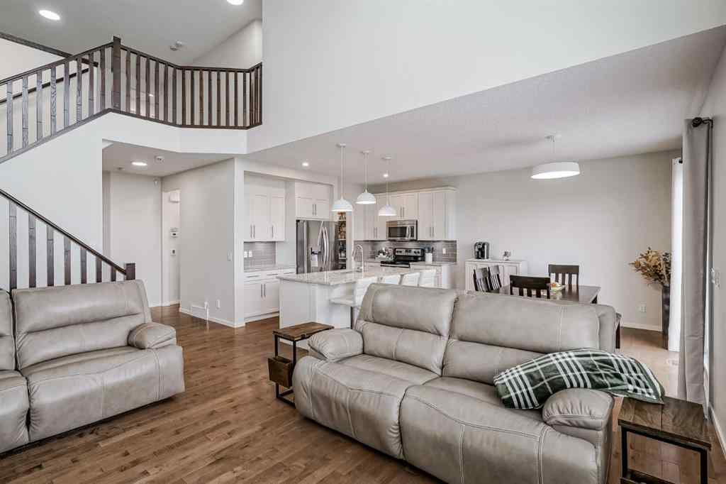 MLS® A2249190 - 225 Kingsmere Cove SE in Kings Heights Airdrie, Residential
