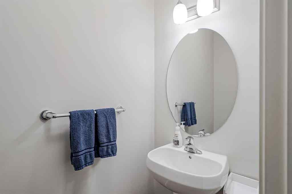MLS® A2249190 - 225 Kingsmere Cove SE in Kings Heights Airdrie, Residential