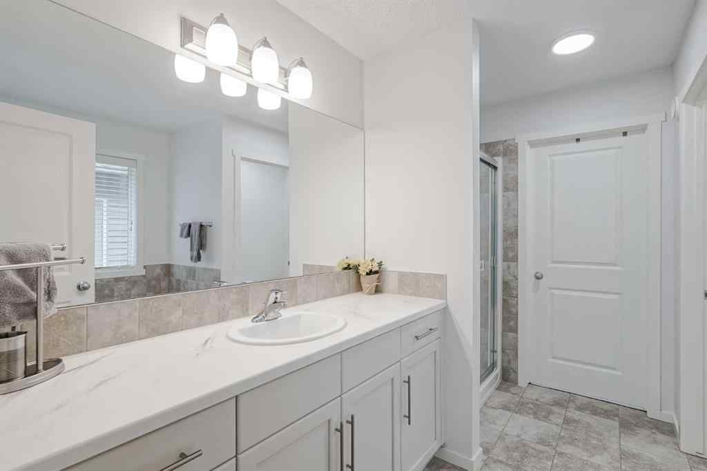 MLS® A2249190 - 225 Kingsmere Cove SE in Kings Heights Airdrie, Residential