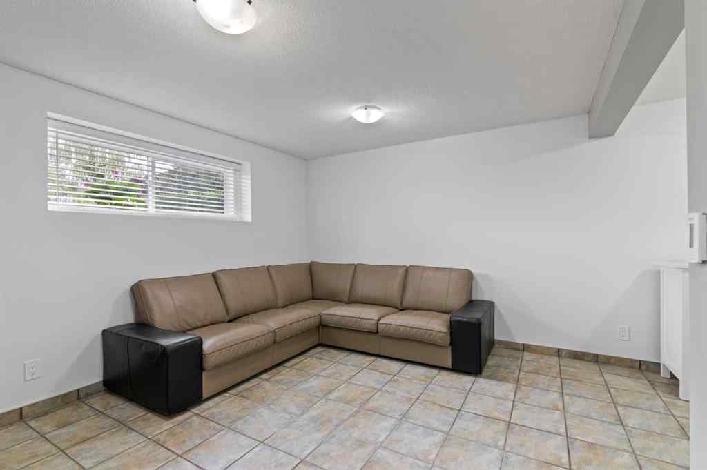 MLS® A2249230 - 48 Shawcliffe Place SW in Shawnessy Calgary, Residential