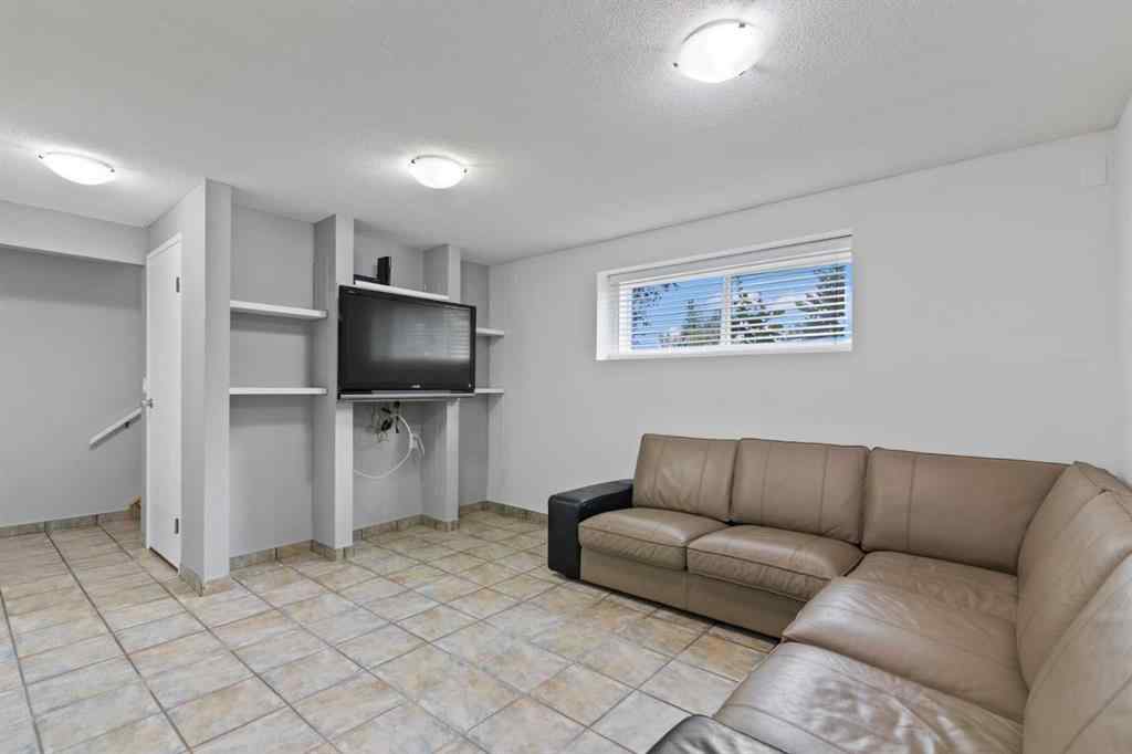 MLS® A2249230 - 48 Shawcliffe Place SW in Shawnessy Calgary, Residential