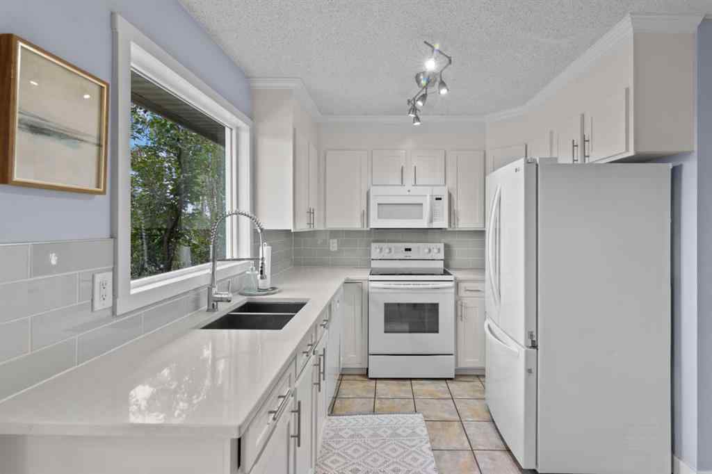 MLS® A2249230 - 48 Shawcliffe Place SW in Shawnessy Calgary, Residential