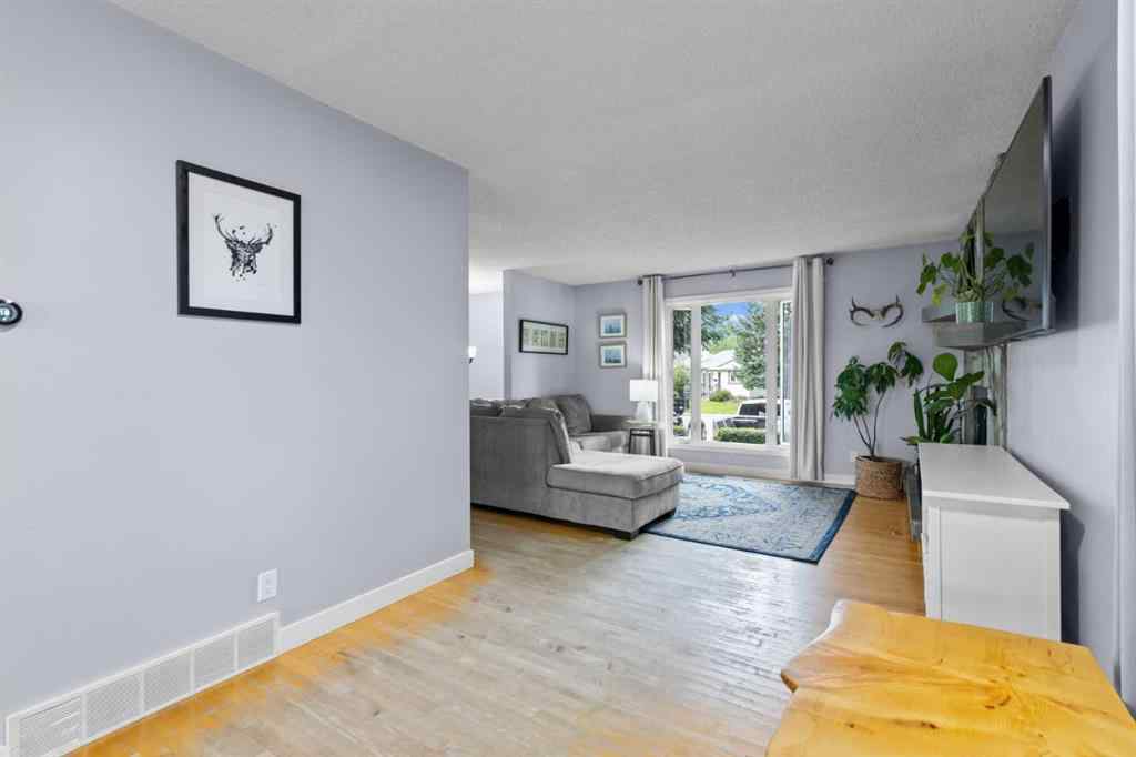 MLS® A2249230 - 48 Shawcliffe Place SW in Shawnessy Calgary, Residential