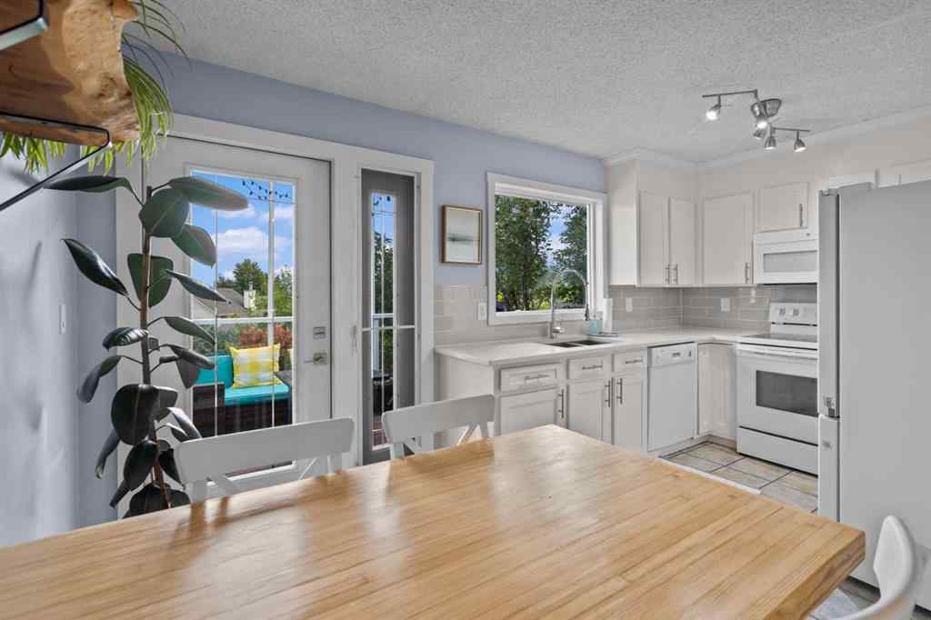 MLS® A2249230 - 48 Shawcliffe Place SW in Shawnessy Calgary, Residential