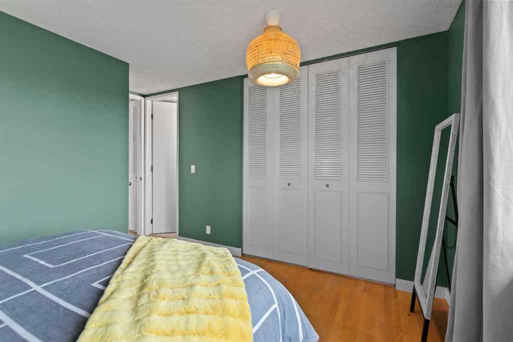 MLS® A2249230 - 48 Shawcliffe Place SW in Shawnessy Calgary, Residential
