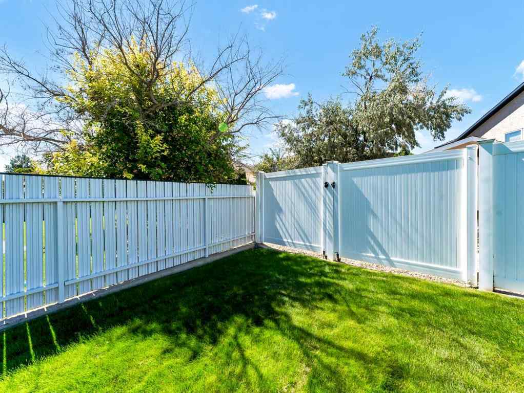 MLS® A2249240 - 12 Cottonwood Bay SW in Cottonwood Medicine Hat, Residential
