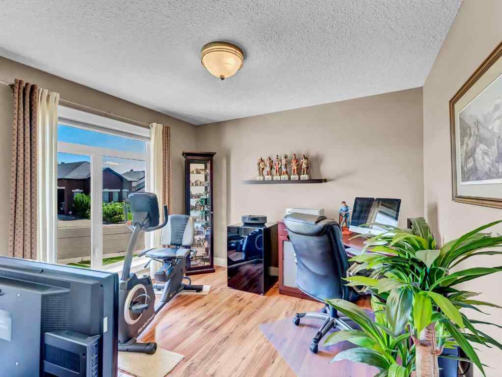 MLS® A2249240 - 12 Cottonwood Bay SW in Cottonwood Medicine Hat, Residential