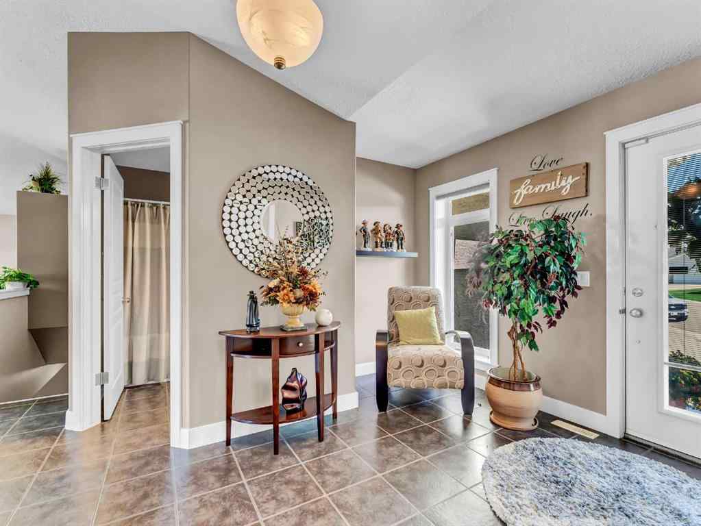 MLS® A2249240 - 12 Cottonwood Bay SW in Cottonwood Medicine Hat, Residential