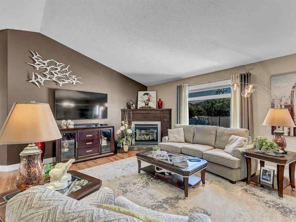MLS® A2249240 - 12 Cottonwood Bay SW in Cottonwood Medicine Hat, Residential