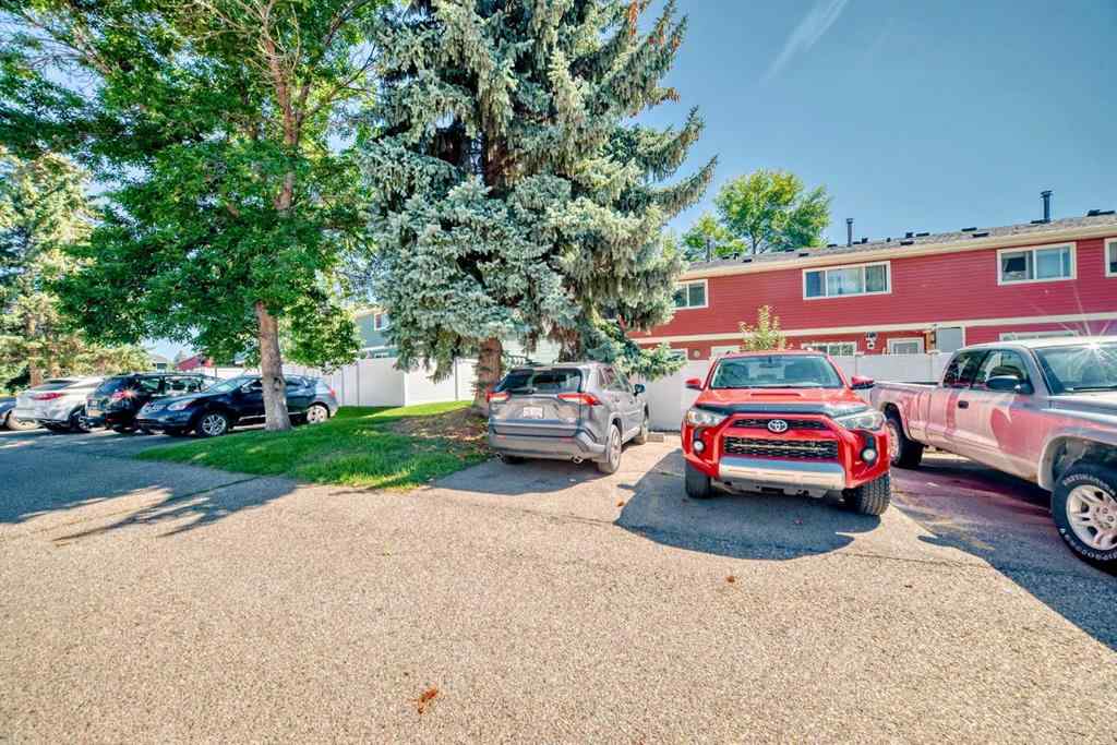 MLS® A2249262 - 549 Queenston Gardens SE in Queensland Calgary, Residential