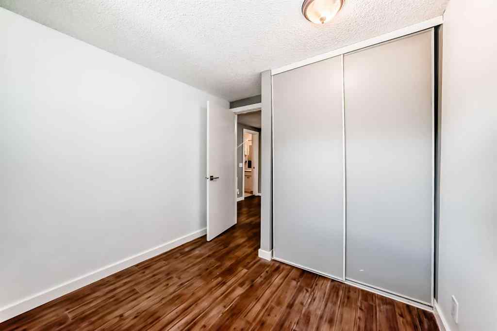 MLS® A2249262 - 549 Queenston Gardens SE in Queensland Calgary, Residential