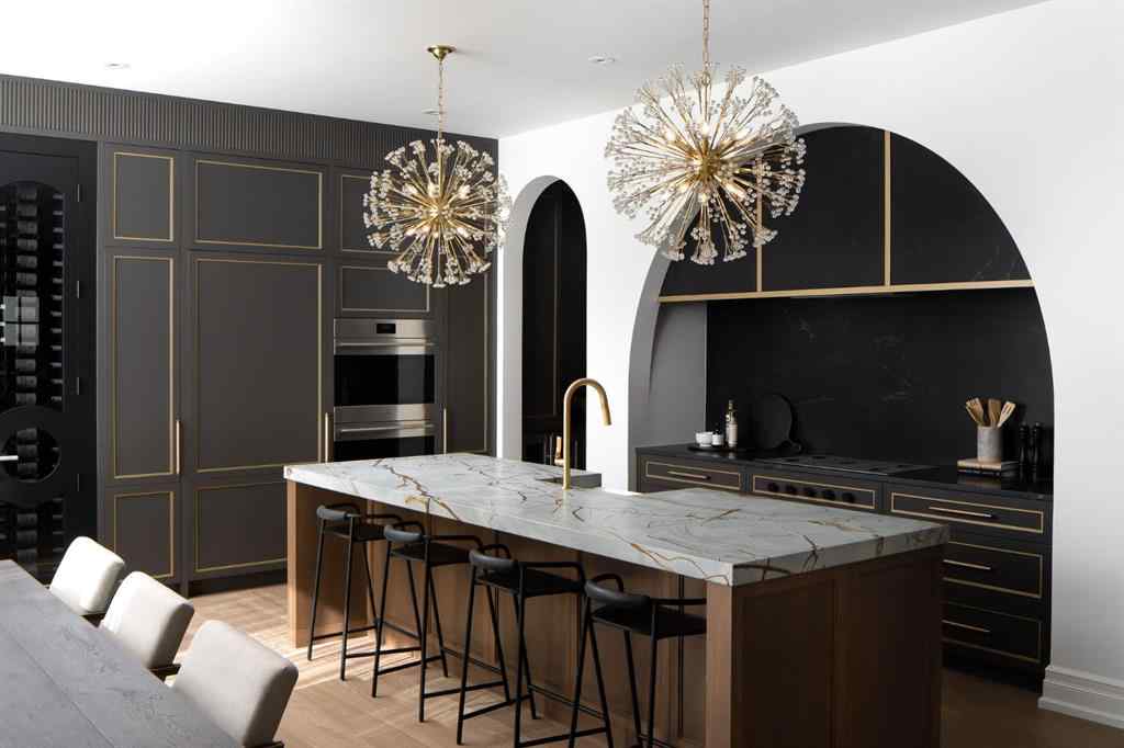 MLS® A2249278 - 109 Roxboro Road SW in Roxboro Calgary, Residential