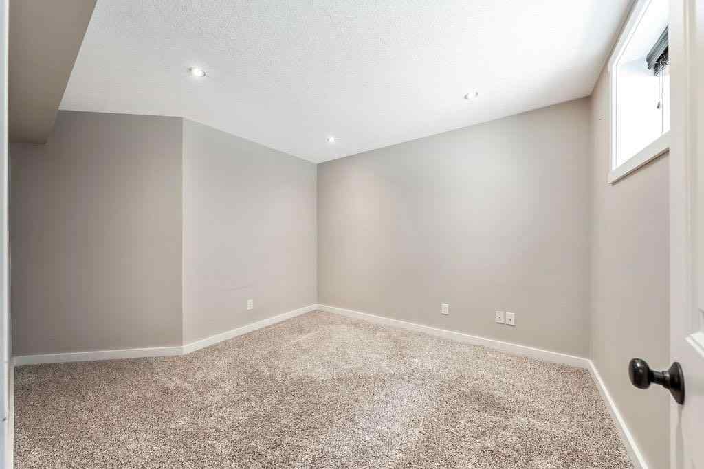 MLS® A2249287 - 1363 Kings Heights Road SE in Kings Heights Airdrie, Residential