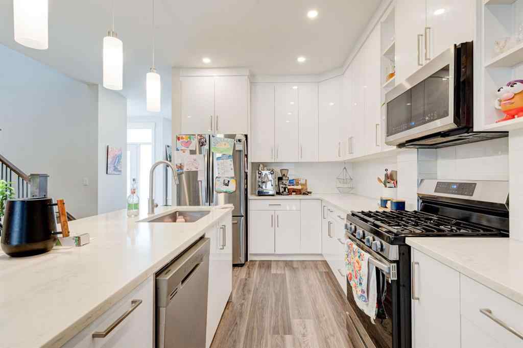 MLS® A2249296 - 2020 40 Street SE in Forest Lawn Calgary, Residential