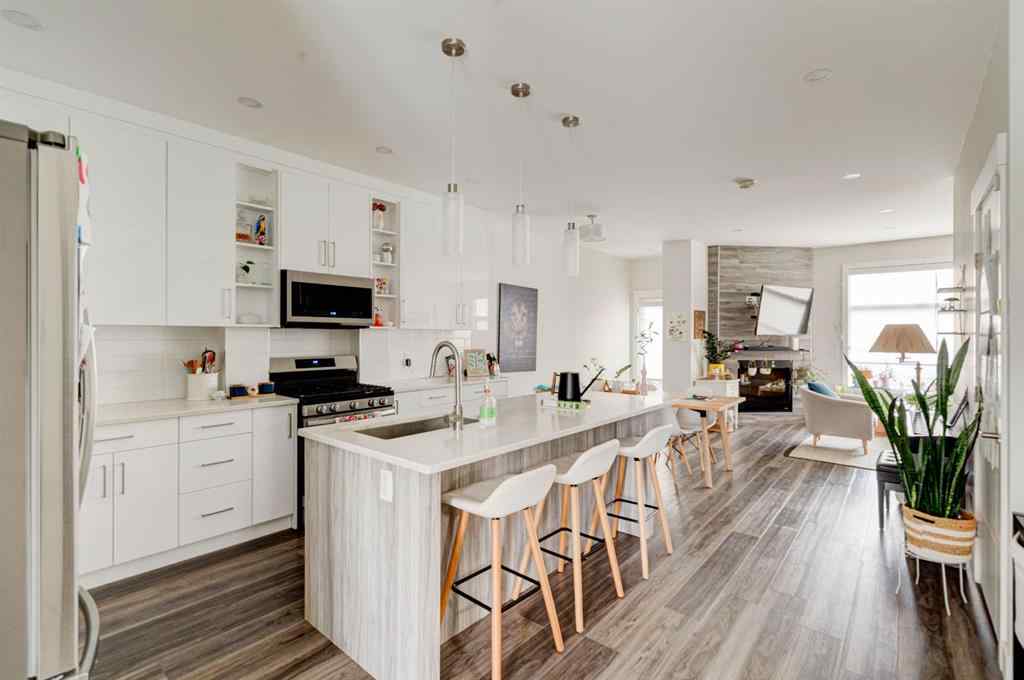 MLS® A2249296 - 2020 40 Street SE in Forest Lawn Calgary, Residential