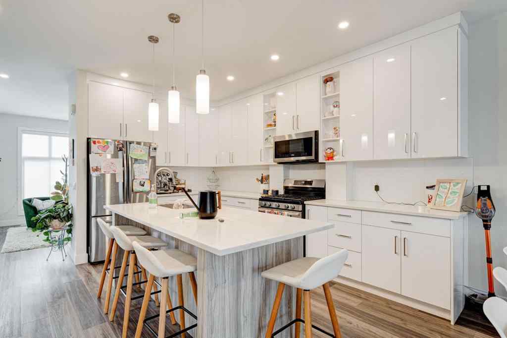 MLS® A2249296 - 2020 40 Street SE in Forest Lawn Calgary, Residential