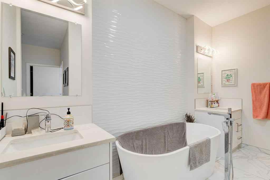 MLS® A2249296 - 2020 40 Street SE in Forest Lawn Calgary, Residential