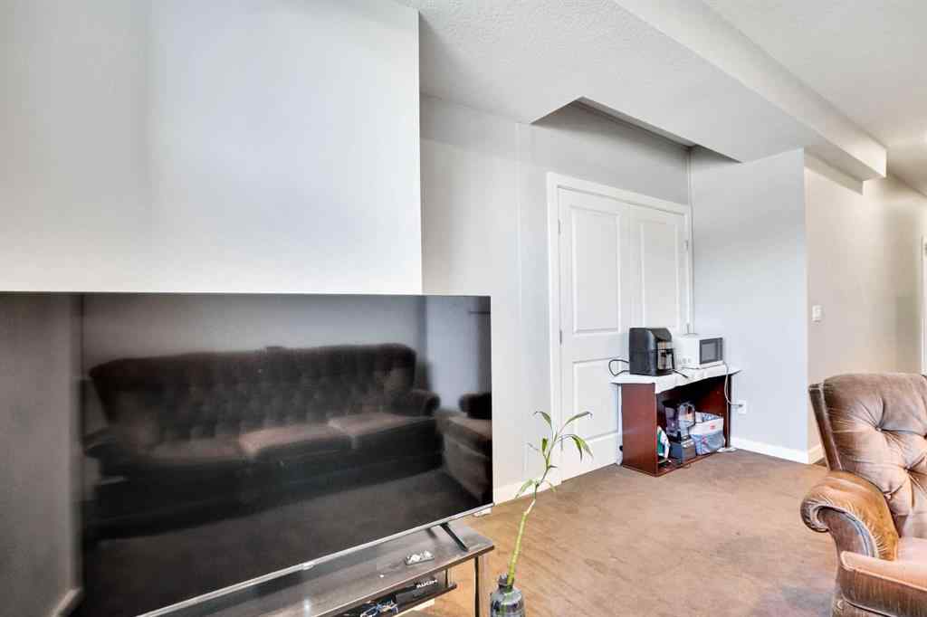 MLS® A2249316 - 2034 44 Street SE in Forest Lawn Calgary, Residential