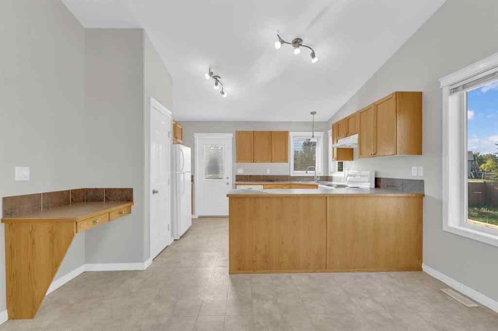 MLS® A2249348 - 7 Firdale Close  in Fox Run Sylvan Lake, Residential