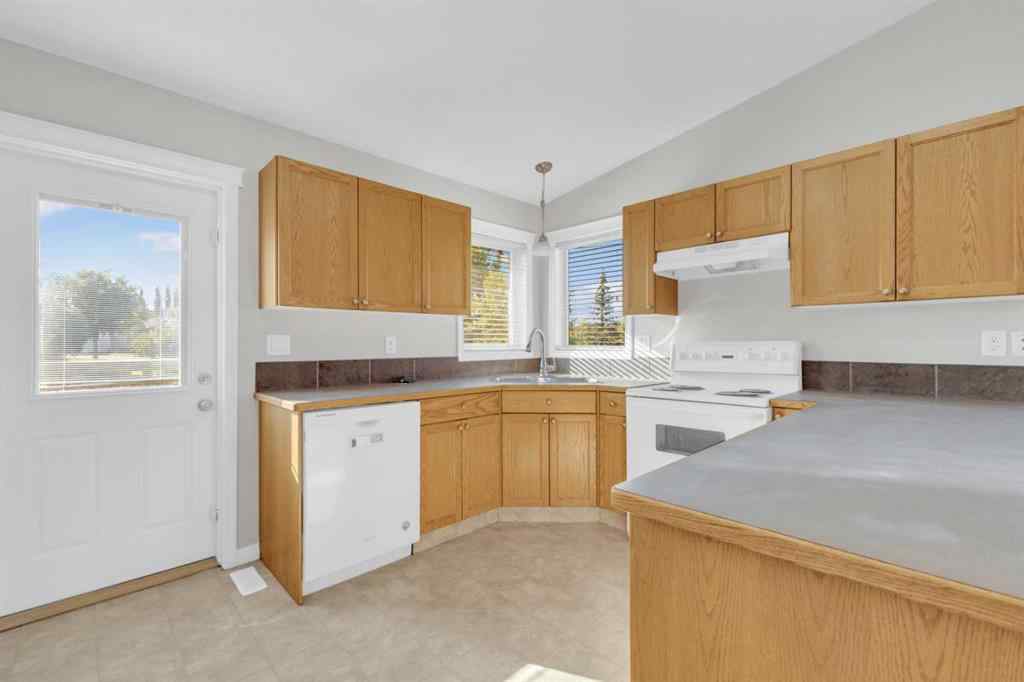 MLS® A2249348 - 7 Firdale Close  in Fox Run Sylvan Lake, Residential