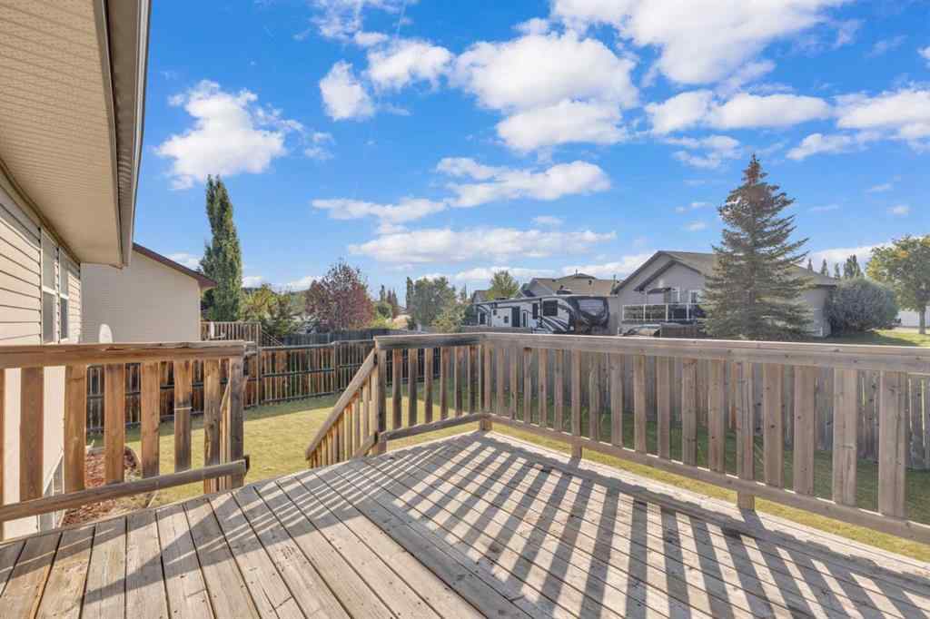MLS® A2249348 - 7 Firdale Close  in Fox Run Sylvan Lake, Residential