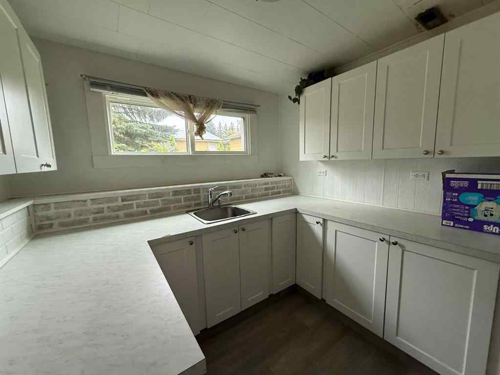 MLS® A2249385 - 4813 50 Street  in NONE Clive, Residential