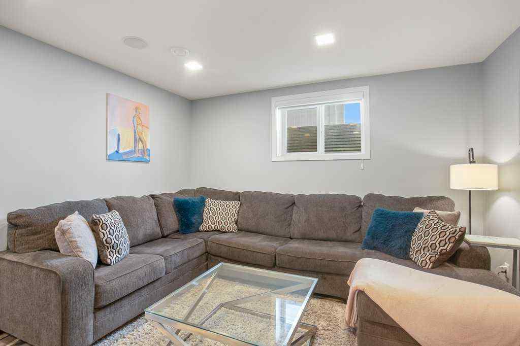 MLS® A2249387 - 38 Cole Way  in Crestview Sylvan Lake, Residential
