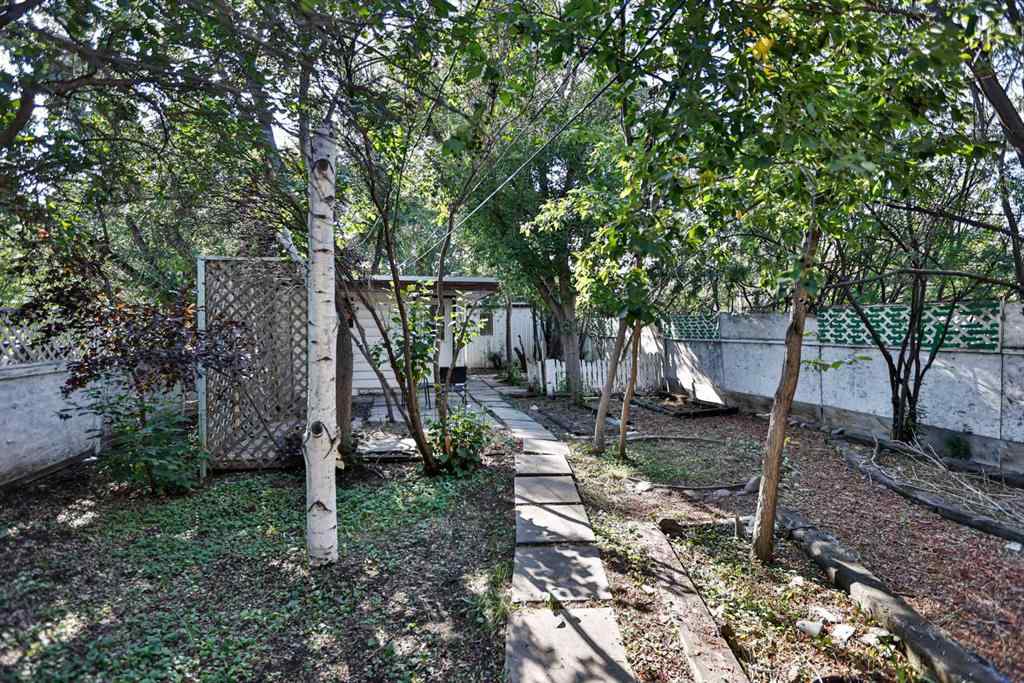 MLS® A2249409 - 1102 13 Street N in St Edwards Lethbridge, Residential
