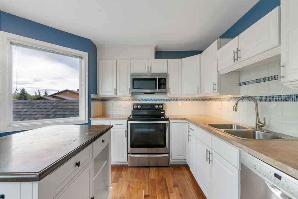 MLS® A2249410 - 22 Coachway Green SW in Coach Hill Calgary, Residential