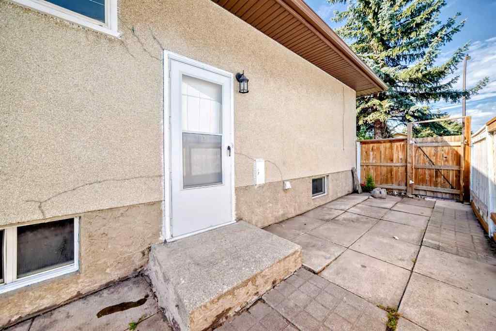 MLS® A2249490 - 6216 4 Street NE in Thorncliffe Calgary, Residential
