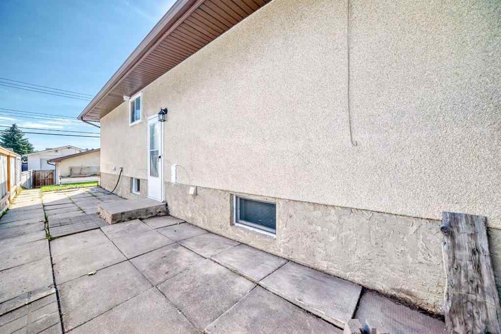 MLS® A2249490 - 6216 4 Street NE in Thorncliffe Calgary, Residential