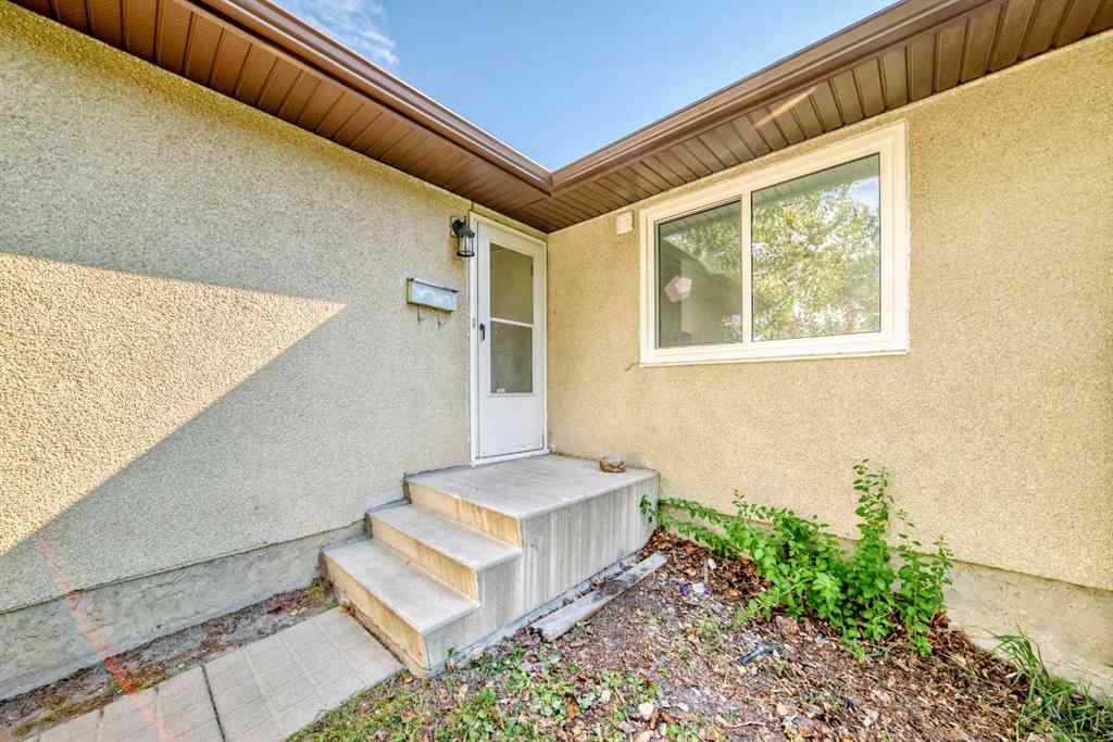 MLS® A2249490 - 6216 4 Street NE in Thorncliffe Calgary, Residential