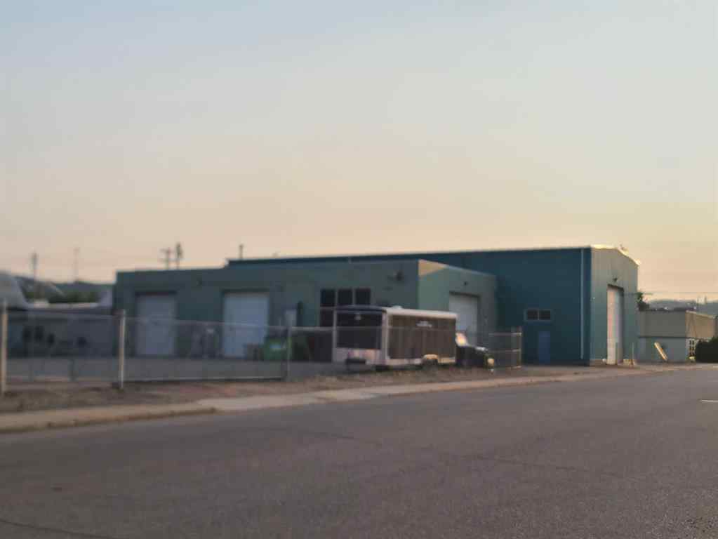 MLS® A2249501 - 9503-9519 90 Avenue  in Industrial Area Peace River, Commercial