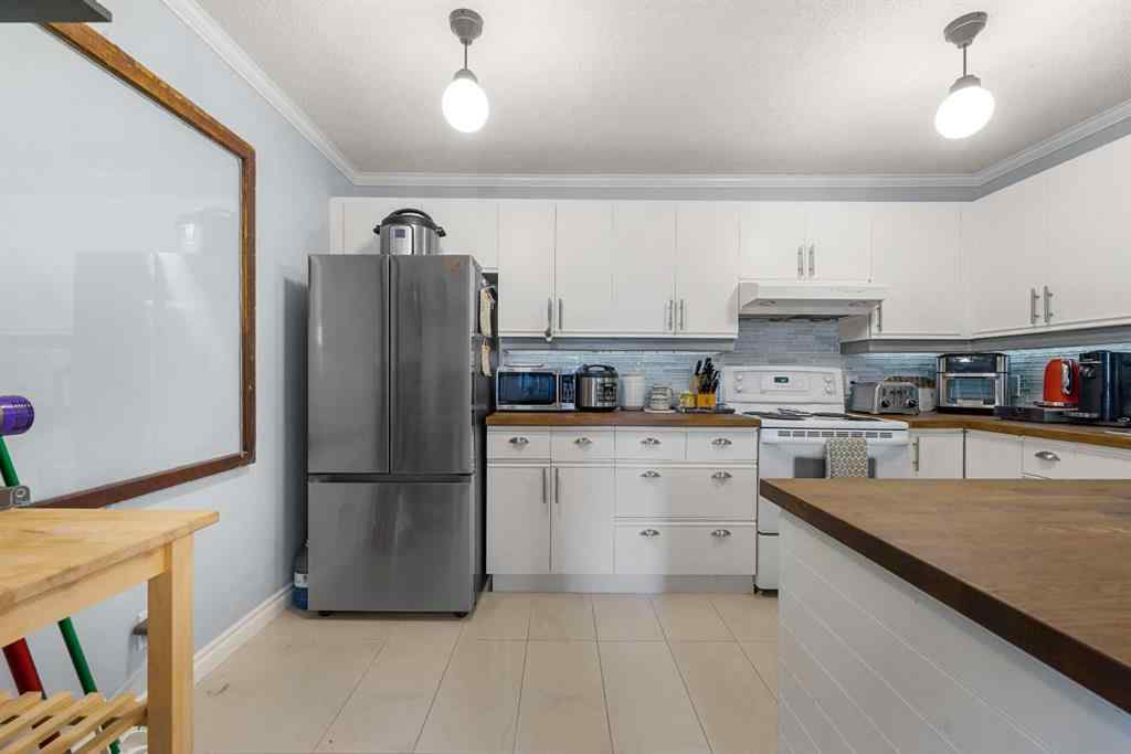 MLS® A2249517 - Unit #201 701 56 Avenue SW in Windsor Park Calgary, Residential