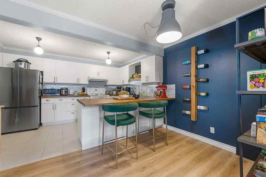 MLS® A2249517 - Unit #201 701 56 Avenue SW in Windsor Park Calgary, Residential