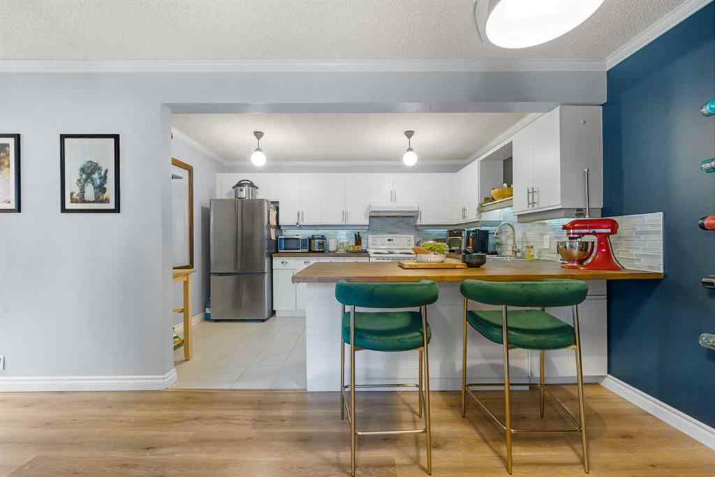 MLS® A2249517 - Unit #201 701 56 Avenue SW in Windsor Park Calgary, Residential