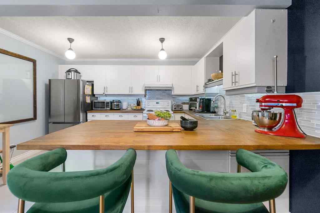 MLS® A2249517 - Unit #201 701 56 Avenue SW in Windsor Park Calgary, Residential
