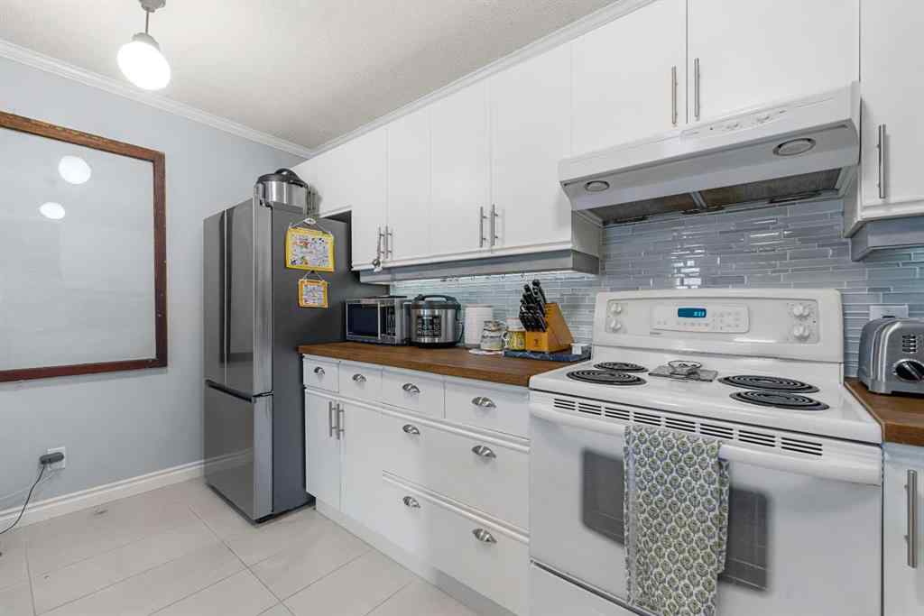 MLS® A2249517 - Unit #201 701 56 Avenue SW in Windsor Park Calgary, Residential