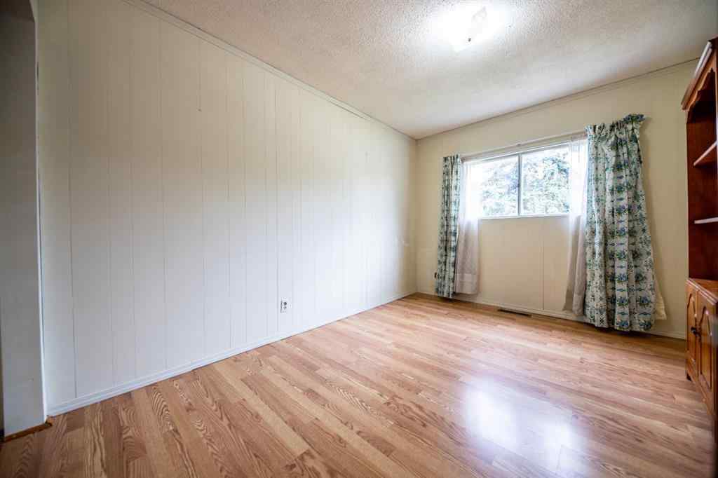 MLS® A2249532 - 9527 98 Avenue  in Smith Grande Prairie, Residential