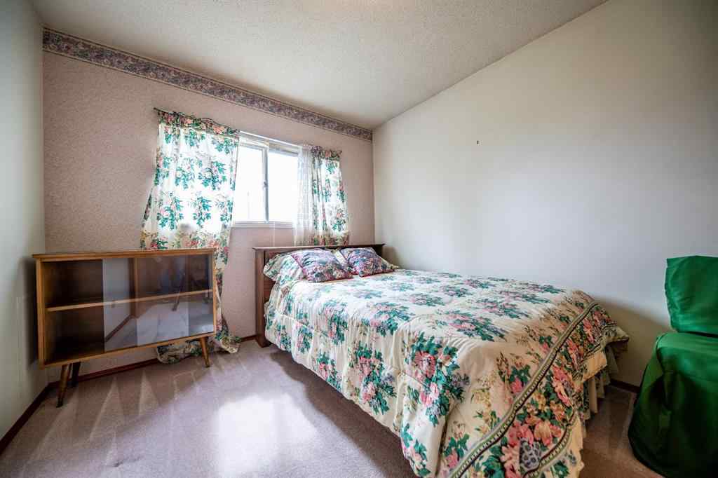 MLS® A2249532 - 9527 98 Avenue  in Smith Grande Prairie, Residential