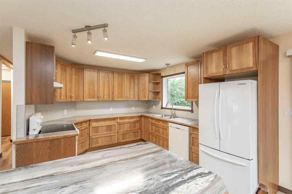MLS® A2249546 - 5014 60 Street Close  in Downtown Lacombe Lacombe, Residential