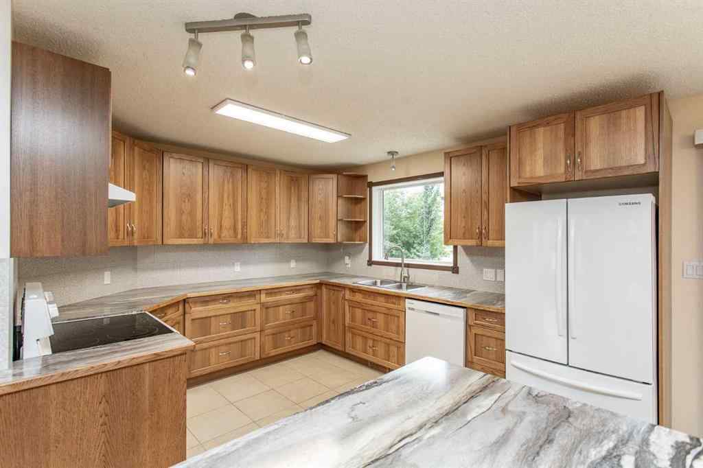 MLS® A2249546 - 5014 60 Street Close  in Downtown Lacombe Lacombe, Residential