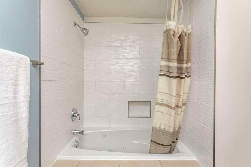 MLS® A2249546 - 5014 60 Street Close  in Downtown Lacombe Lacombe, Residential