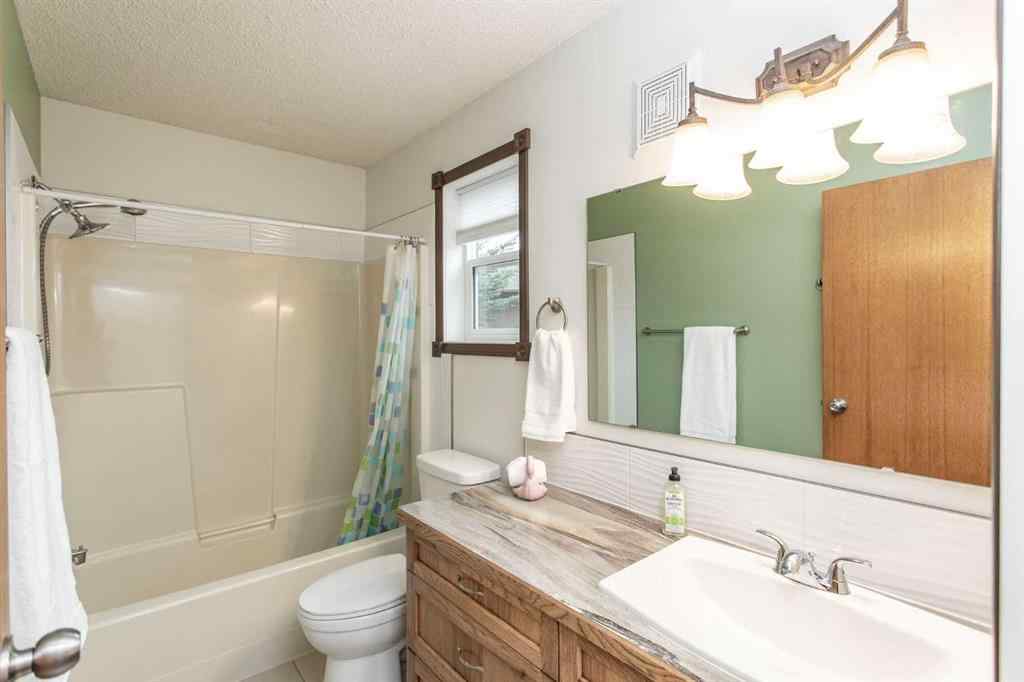 MLS® A2249546 - 5014 60 Street Close  in Downtown Lacombe Lacombe, Residential