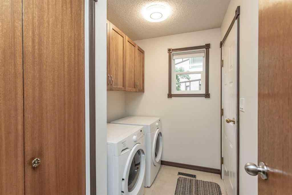 MLS® A2249546 - 5014 60 Street Close  in Downtown Lacombe Lacombe, Residential